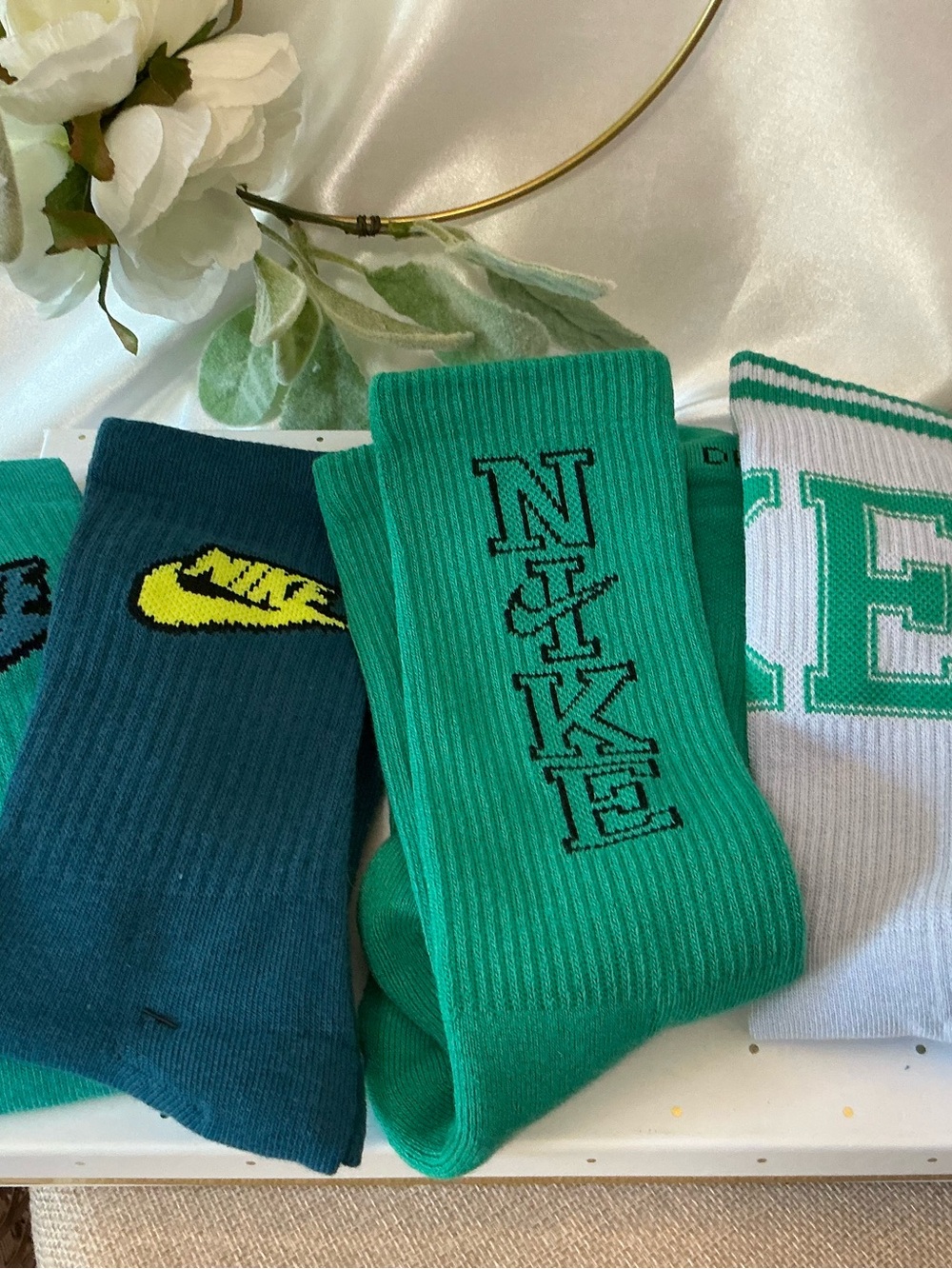 NWOT Nike Dri Fit Crew 4 Pair Medium